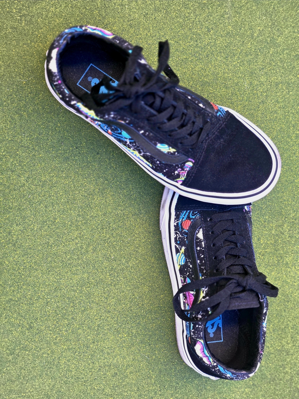 Vans Black Low-Top OLD SKOOL WOMEN'S Sz7 Sneakers HTF Neon Space/Shrooms Graphic - Picture 2 of 14